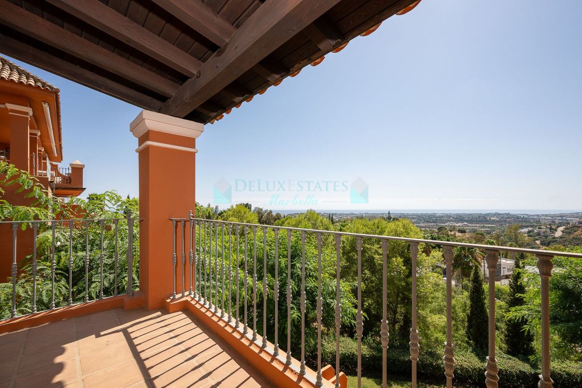 Apartment for sale in Benahavis