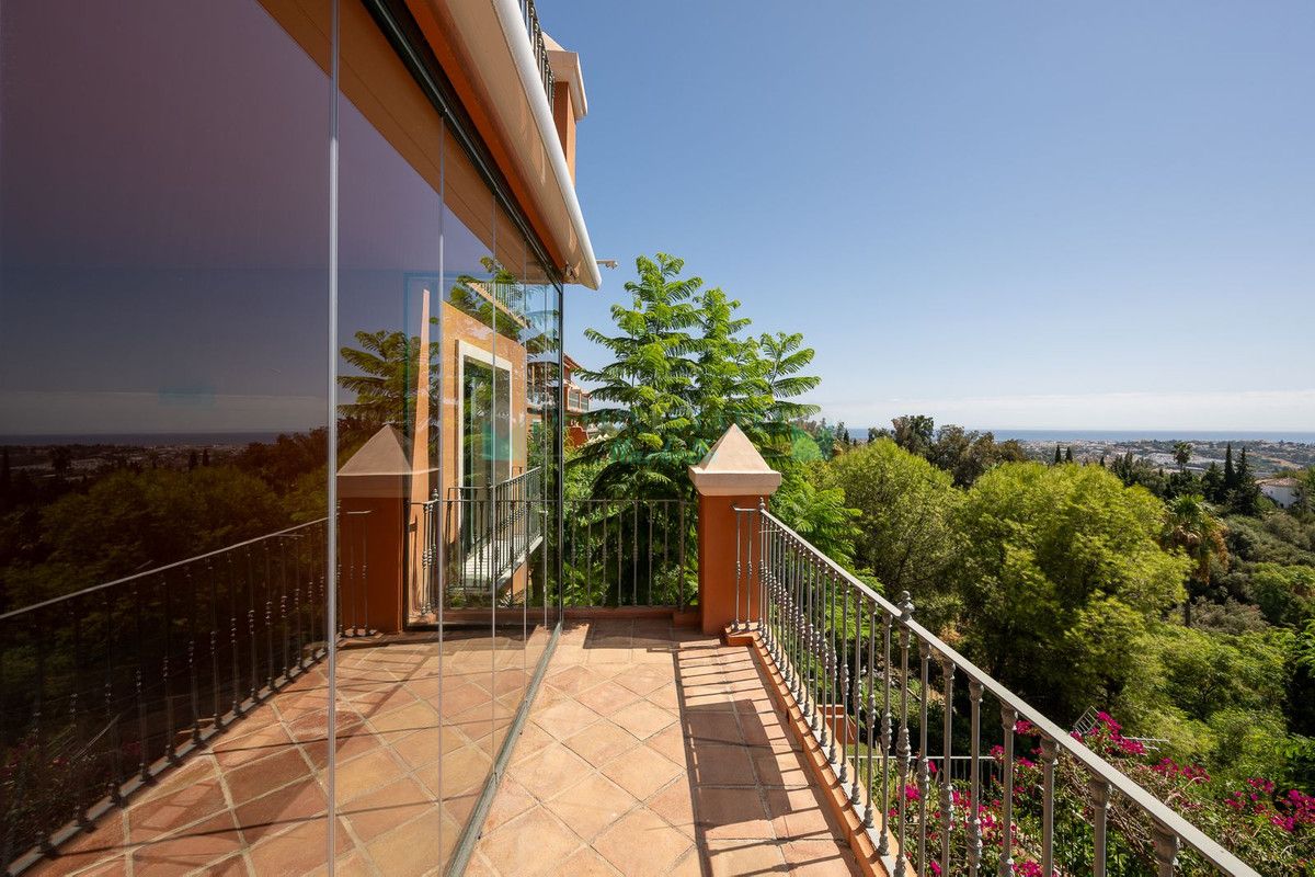 Apartment for sale in Benahavis