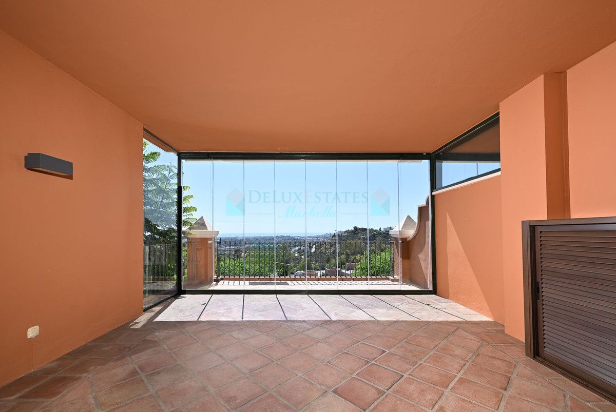 Apartment for sale in Benahavis