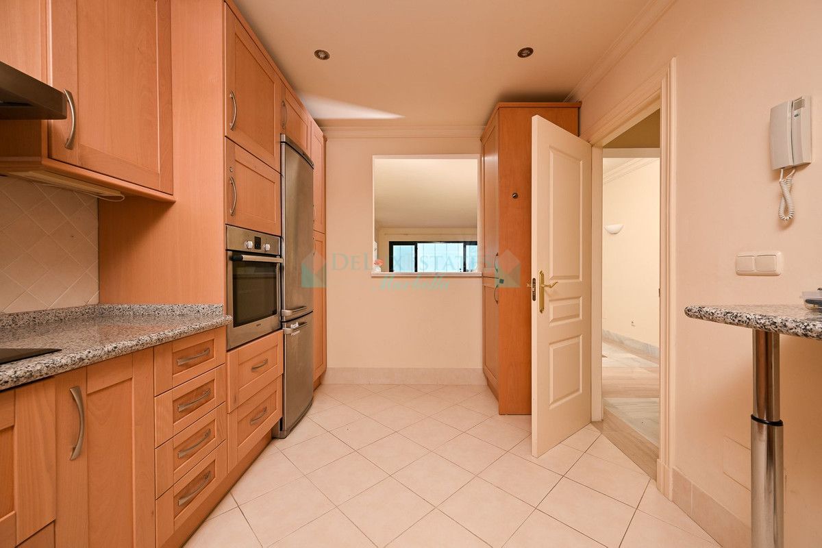 Apartment for sale in Benahavis