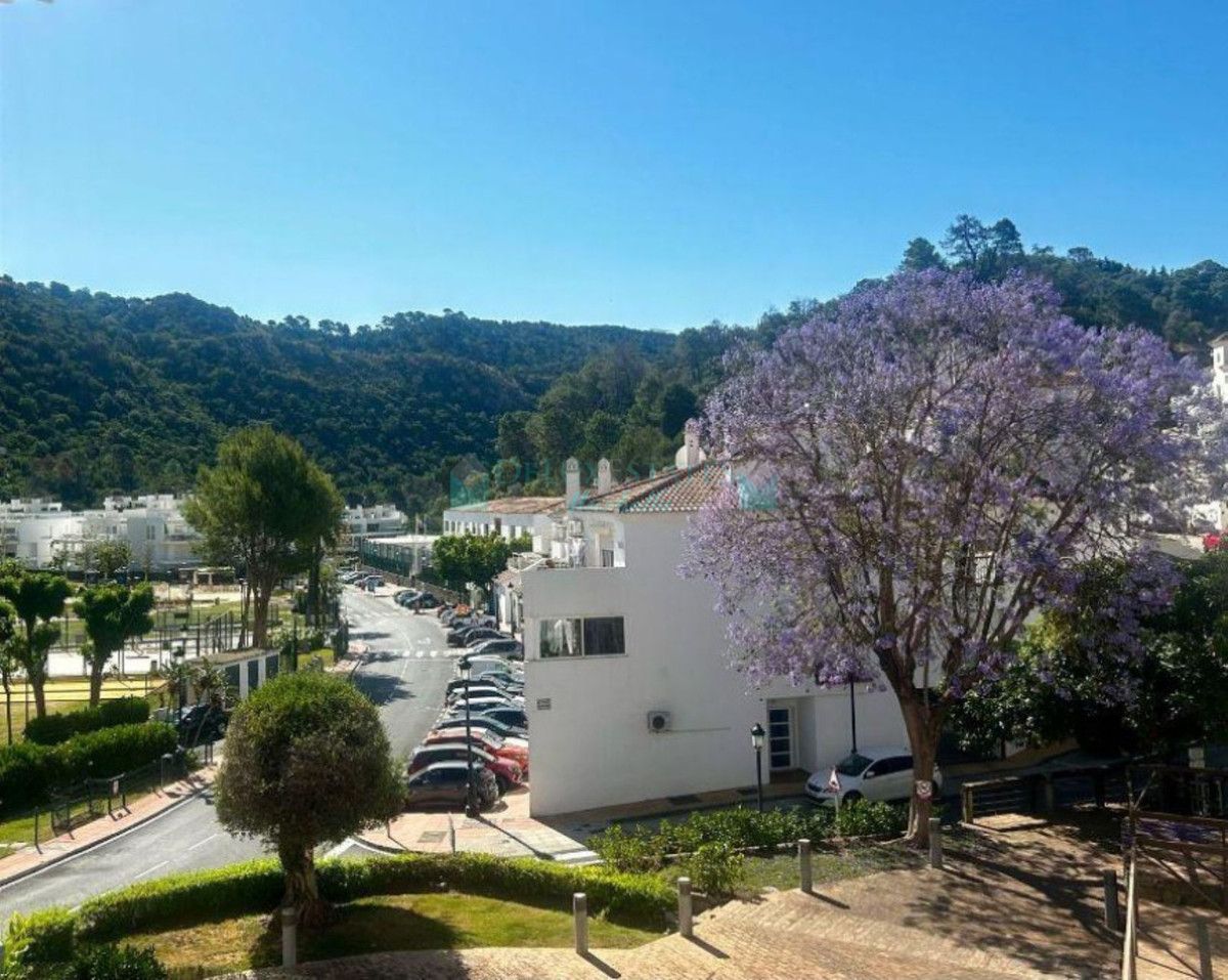 Villa for sale in Benahavis