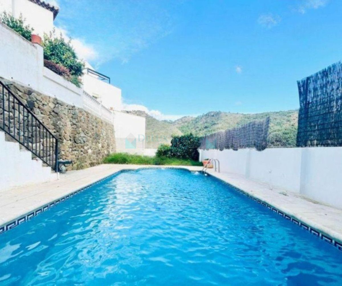Villa for sale in Benahavis