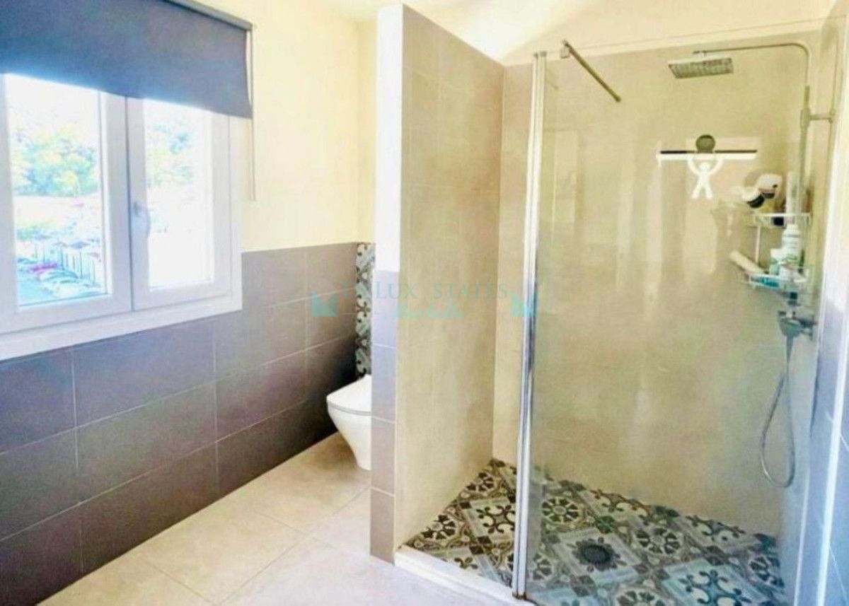 Villa for sale in Benahavis