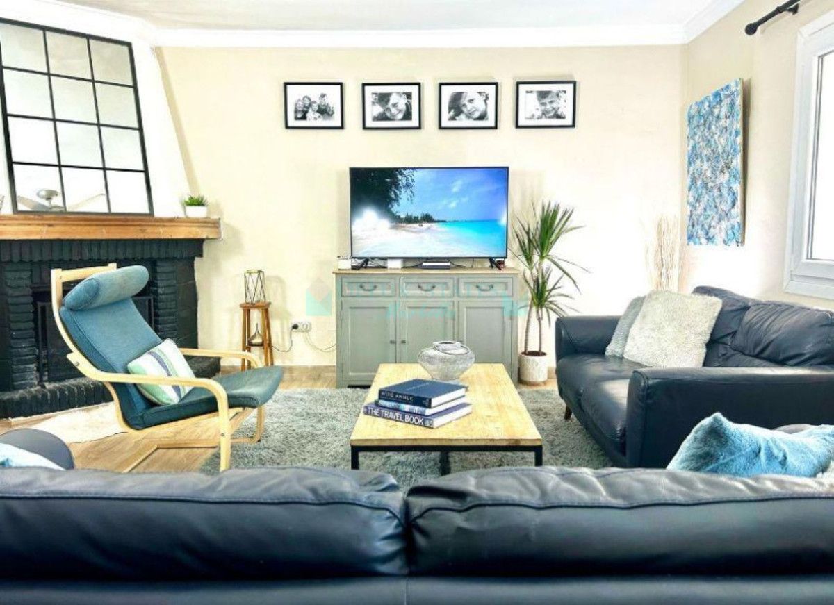 Villa for sale in Benahavis