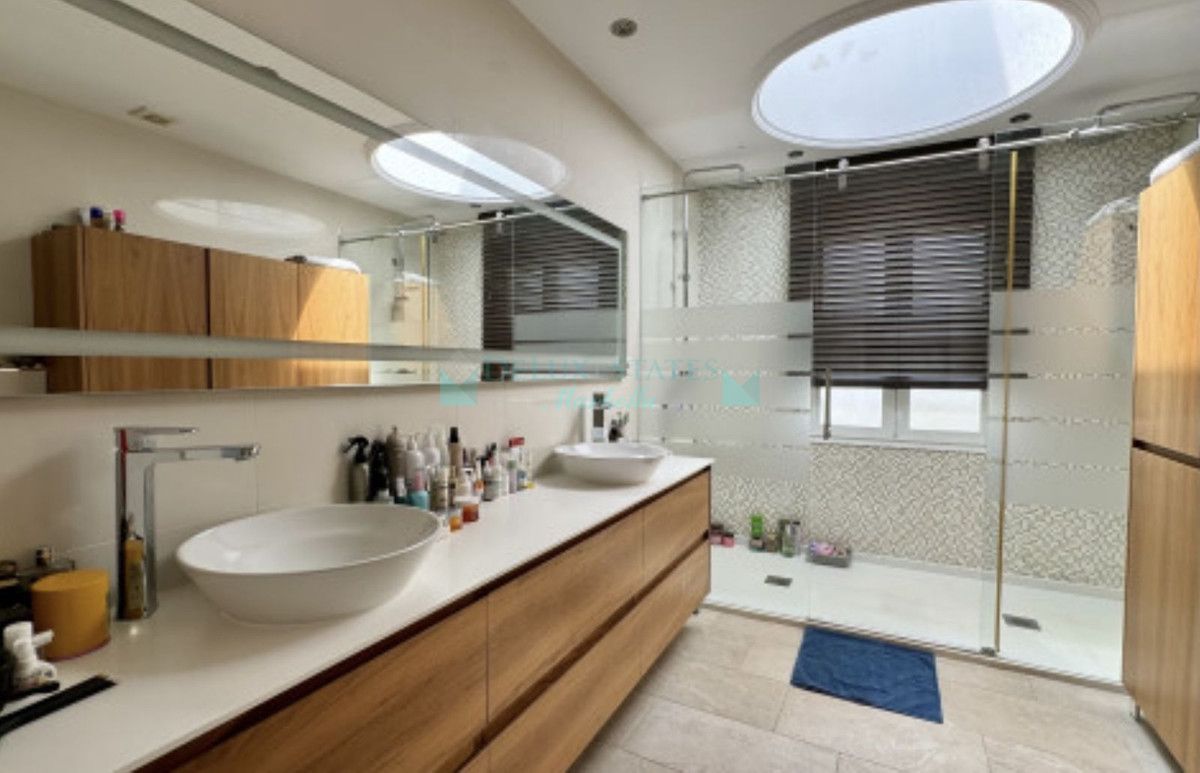 Penthouse for sale in Estepona