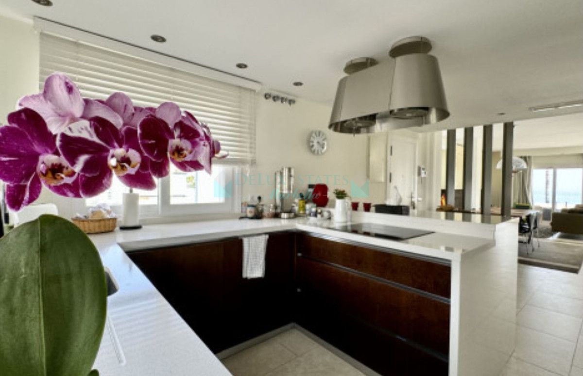 Penthouse for sale in Estepona