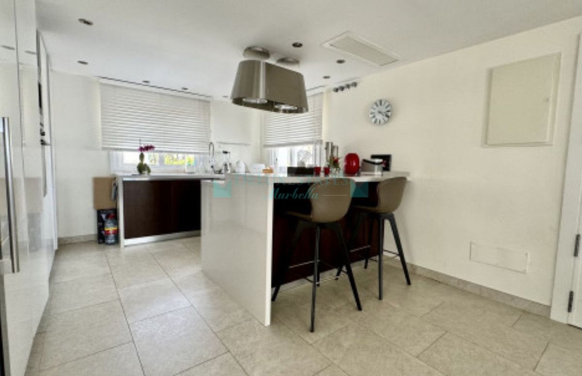 Penthouse for sale in Estepona