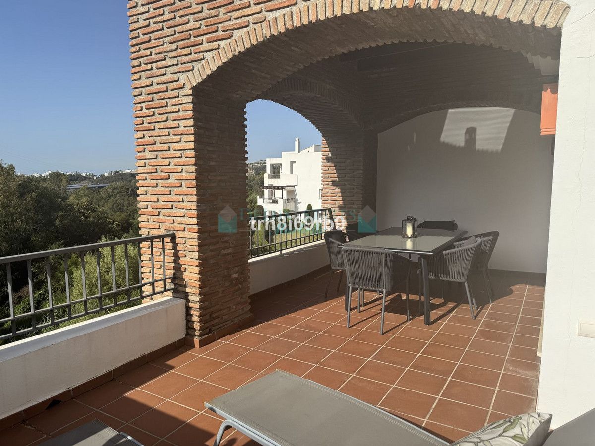 Penthouse for rent in Los Arqueros, Benahavis