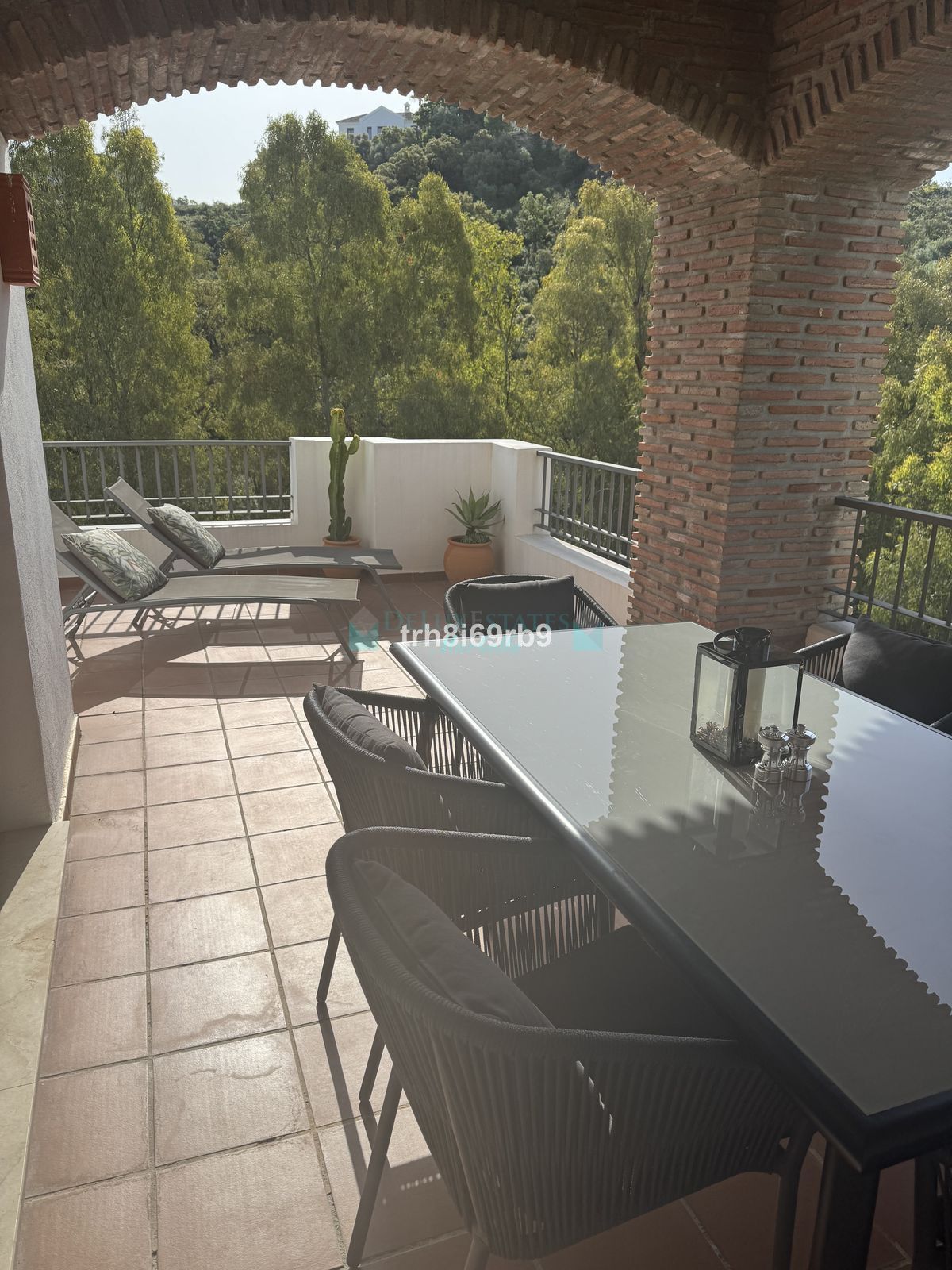 Penthouse for rent in Los Arqueros, Benahavis