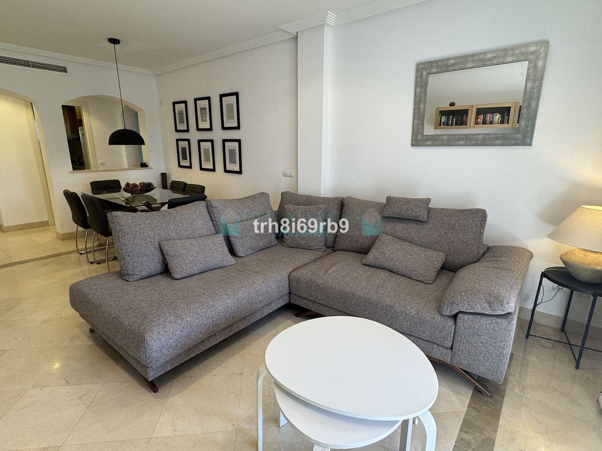 Penthouse for rent in Los Arqueros, Benahavis