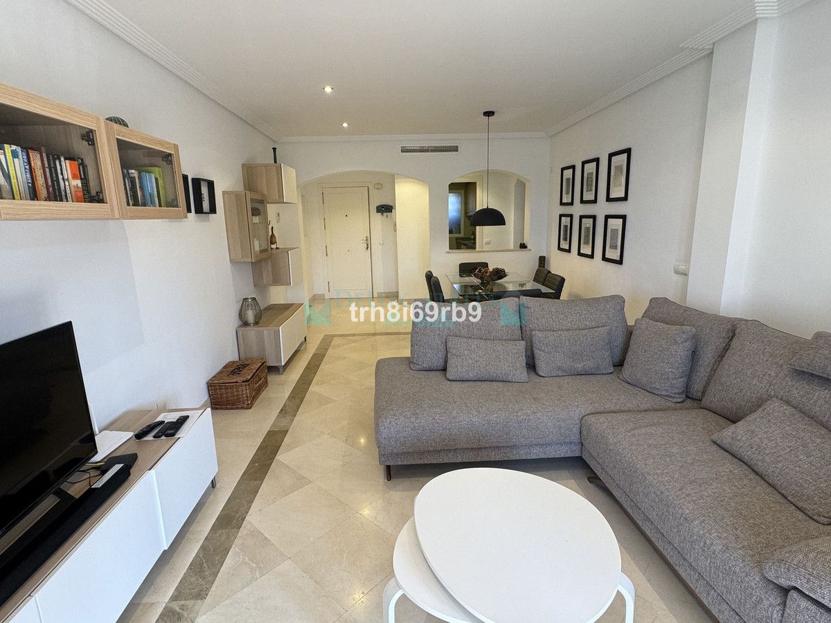Penthouse for rent in Los Arqueros, Benahavis