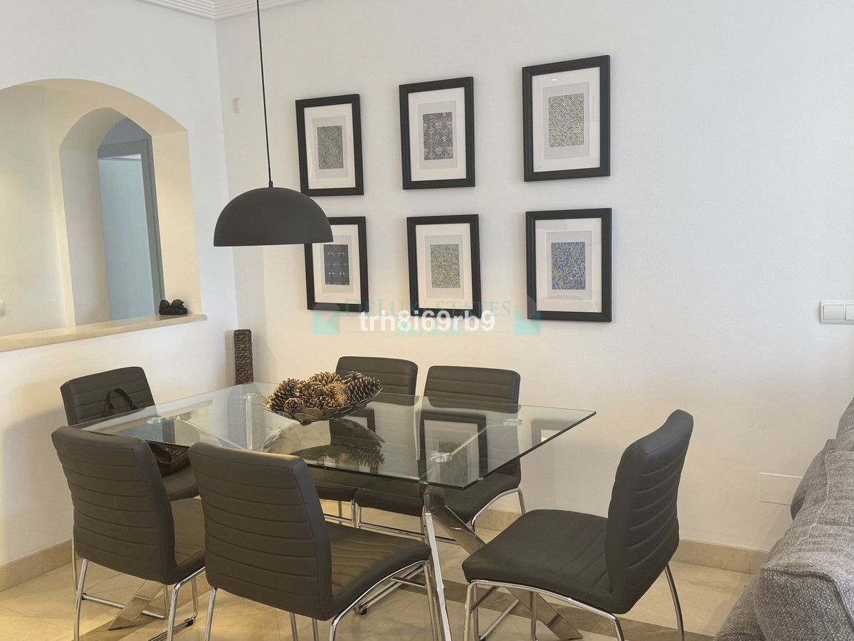 Penthouse for rent in Los Arqueros, Benahavis