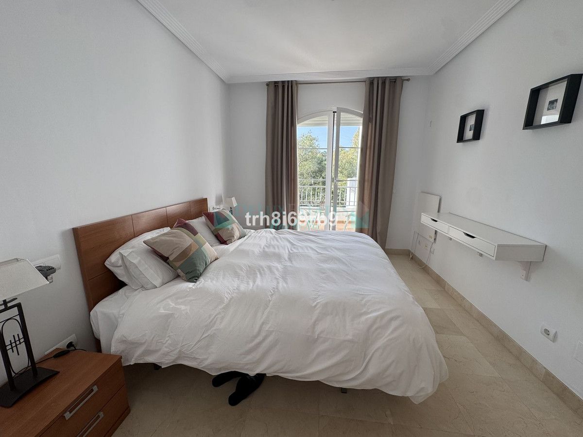 Penthouse for rent in Los Arqueros, Benahavis