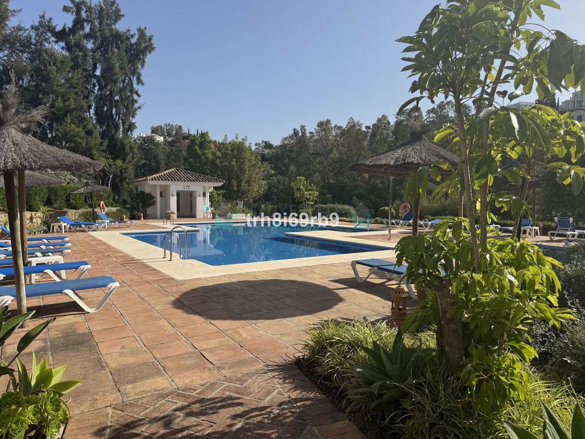 Penthouse for rent in Los Arqueros, Benahavis
