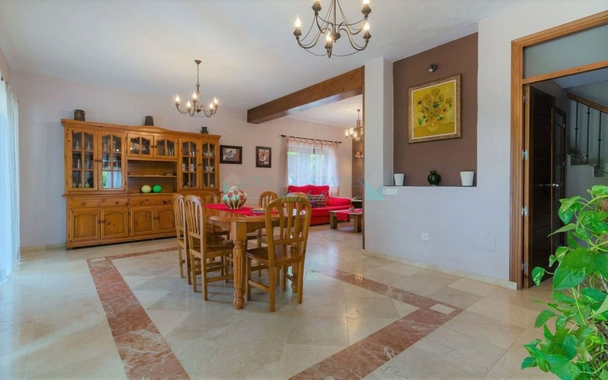 Finca for sale in Estepona