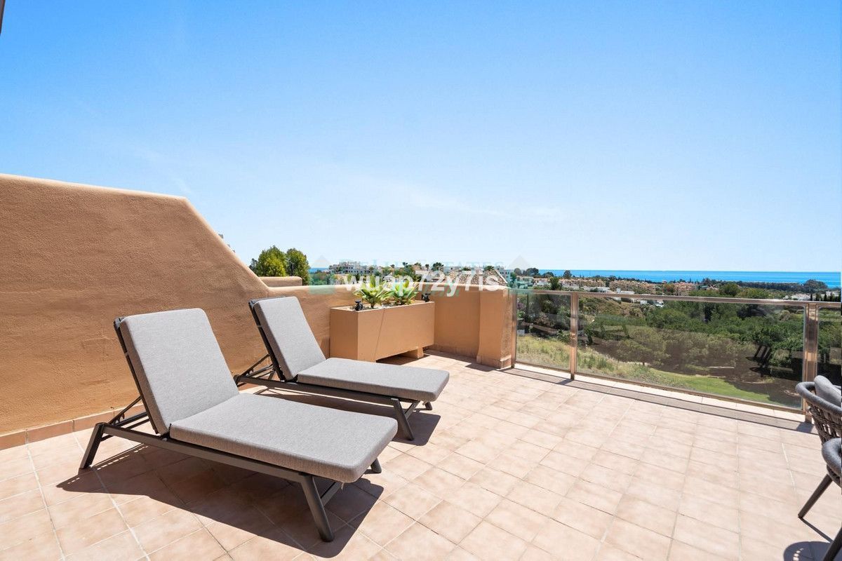 Penthouse for sale in Selwo, Estepona