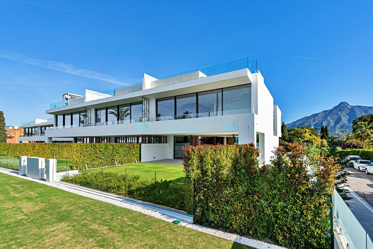 Semi Detached Villa for sale in Marbella Golden Mile