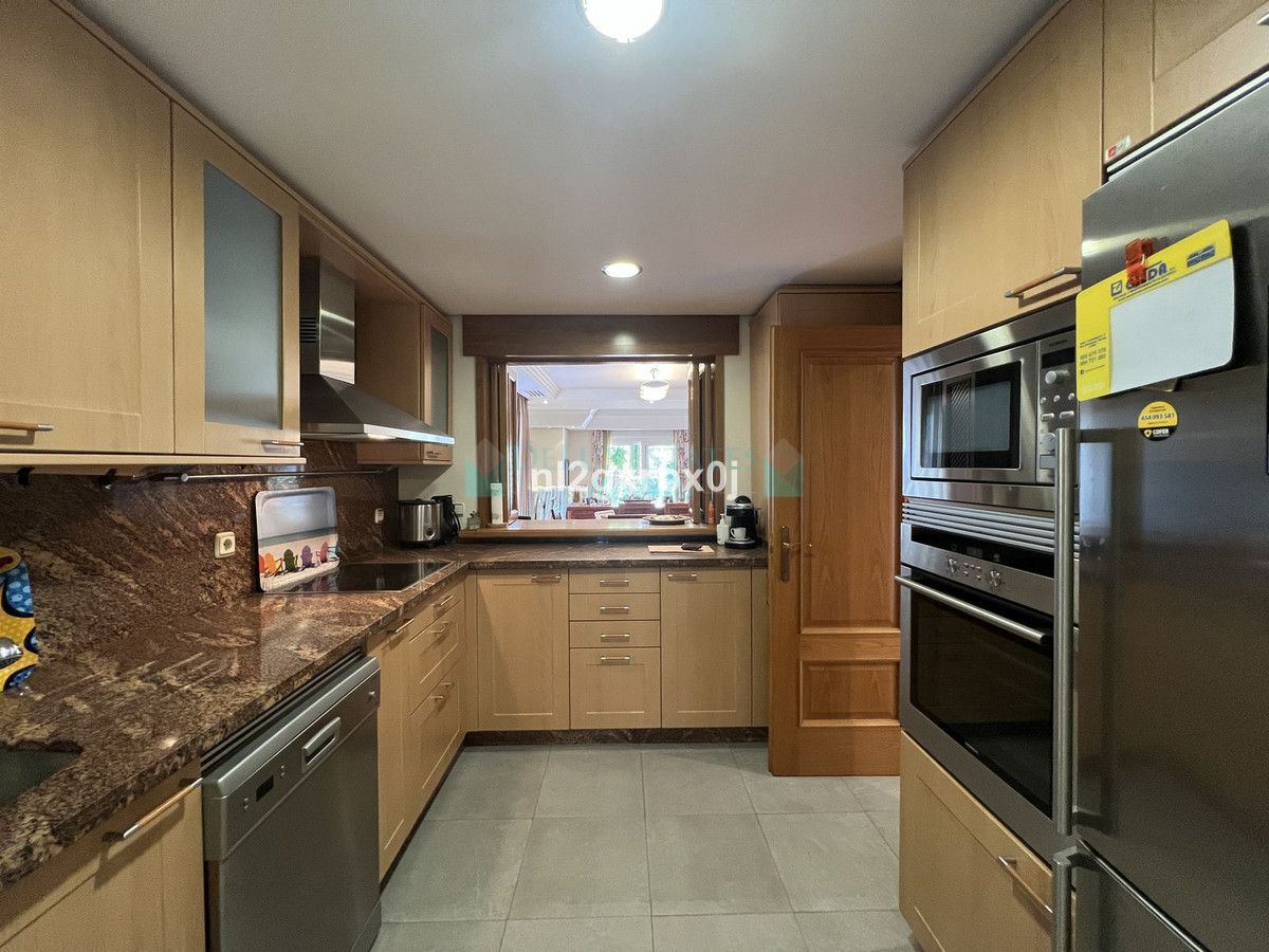 Villa Pareada en venta en Costalita, Estepona