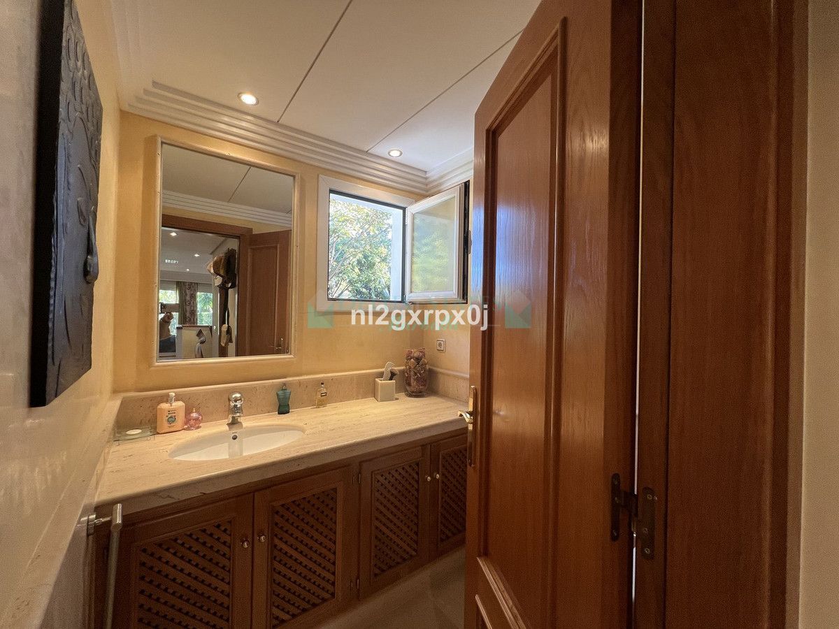 Villa Pareada en venta en Costalita, Estepona