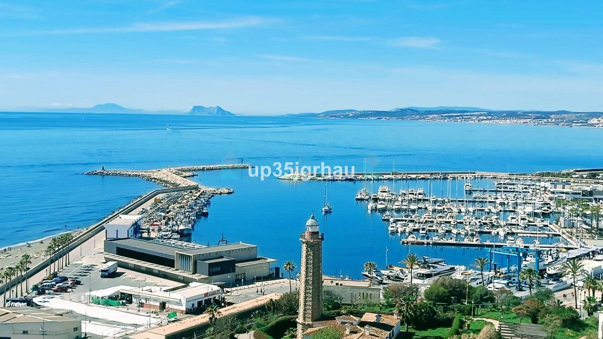 Penthouse for sale in Estepona