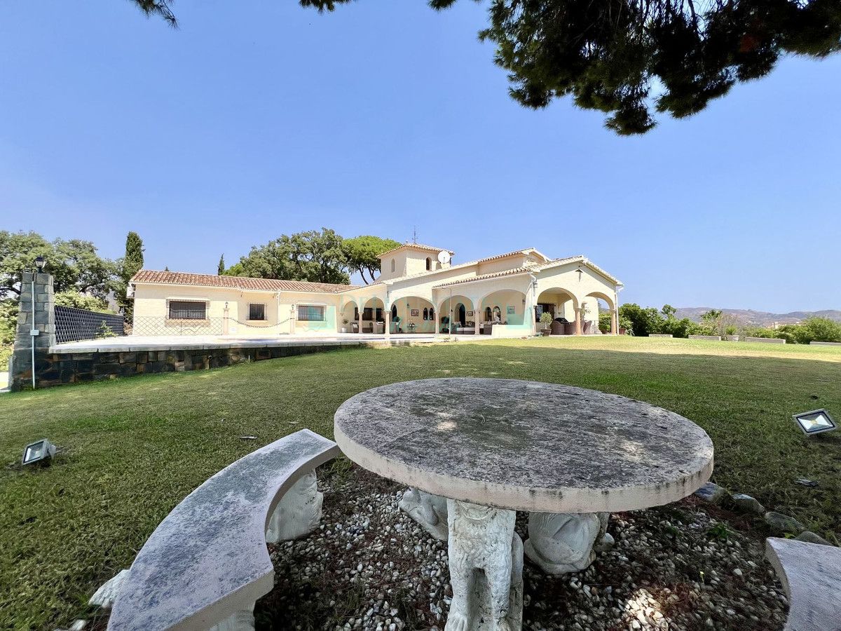 Villa for sale in Elviria, Marbella East