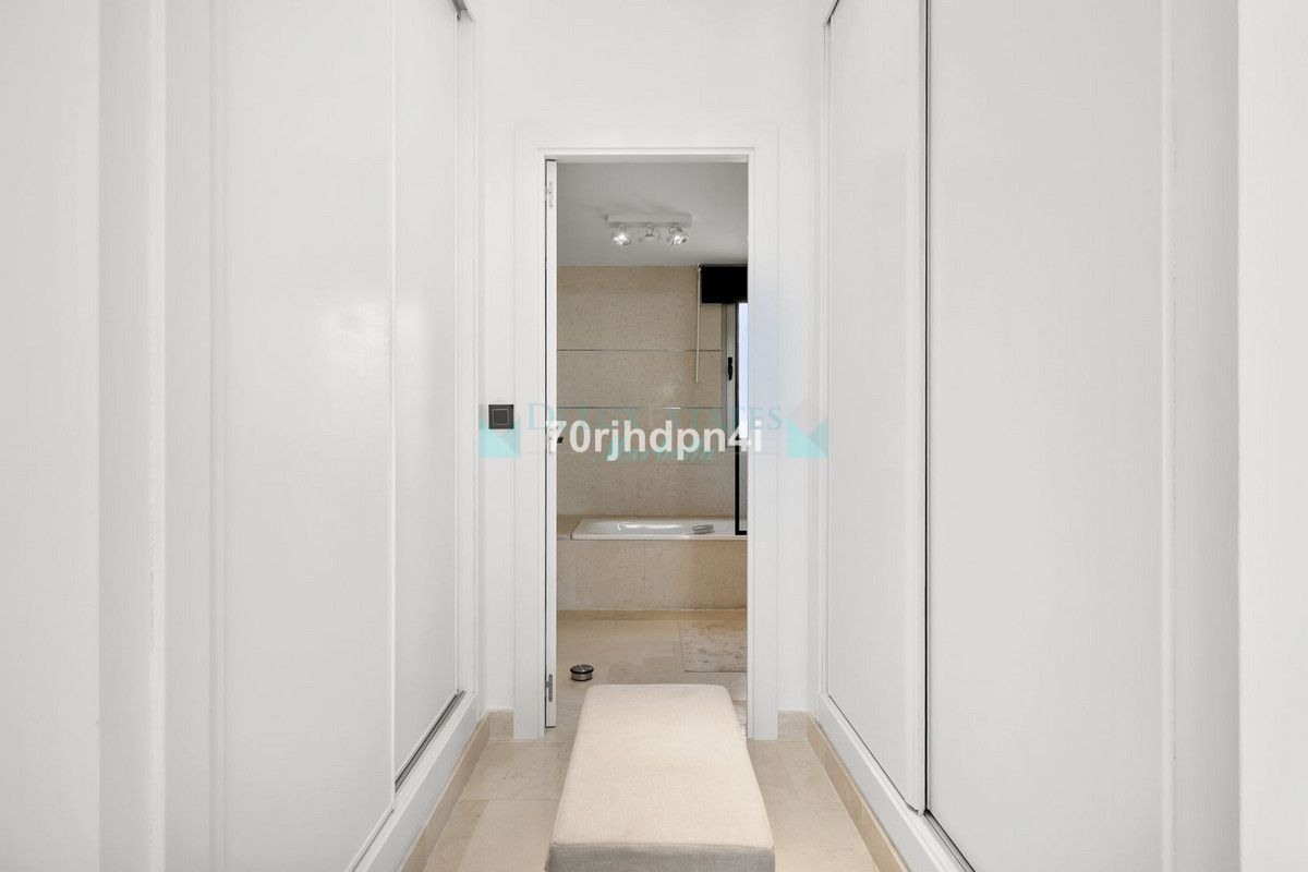 Penthouse for sale in Estepona