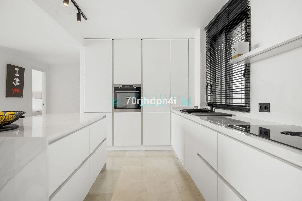 Penthouse for sale in Estepona