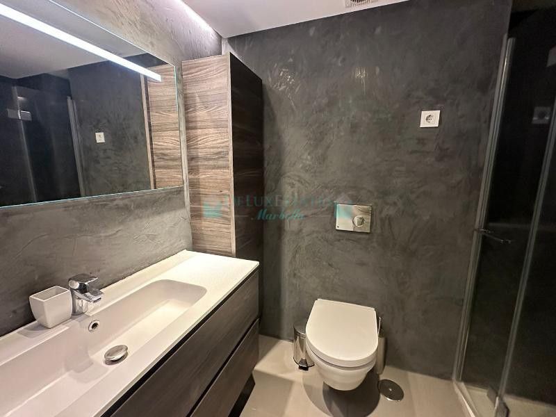 Apartment for rent in Rio Real, Marbella East