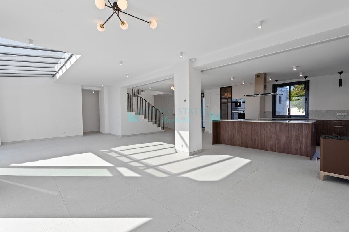 Villa for sale in Elviria, Marbella East