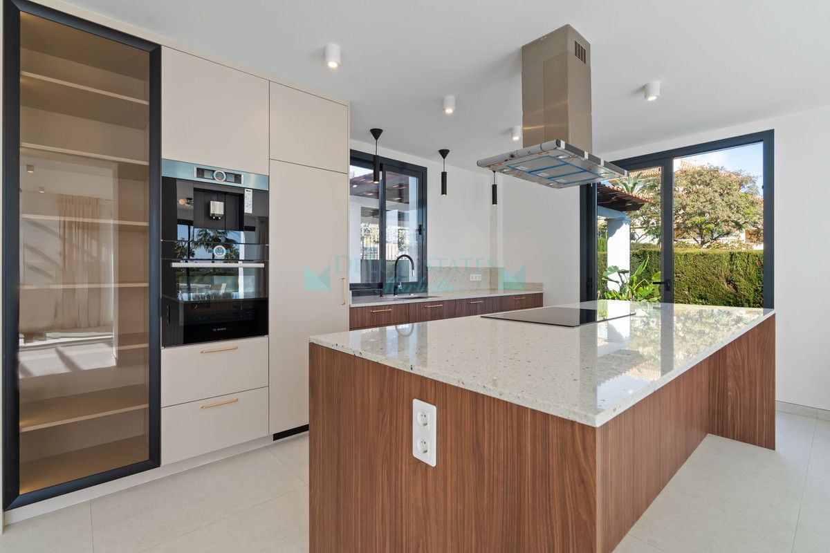 Villa for sale in Elviria, Marbella East