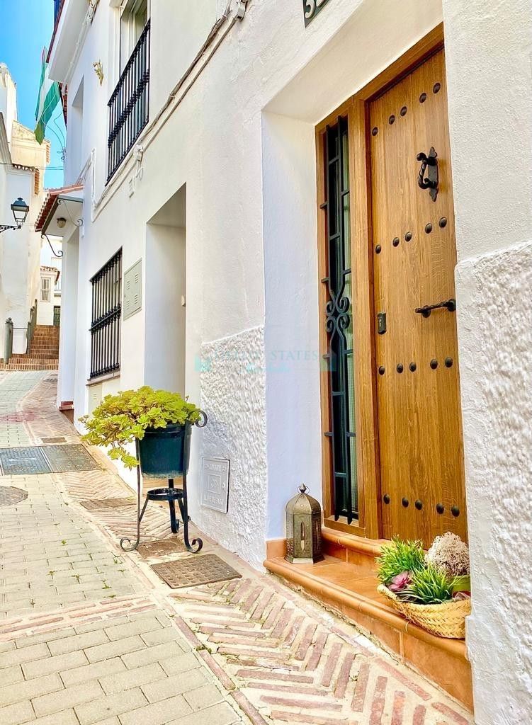 Town House for sale in Istan