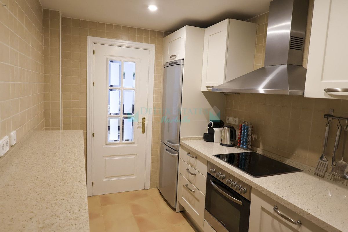 Apartment for sale in Los Arqueros, Benahavis