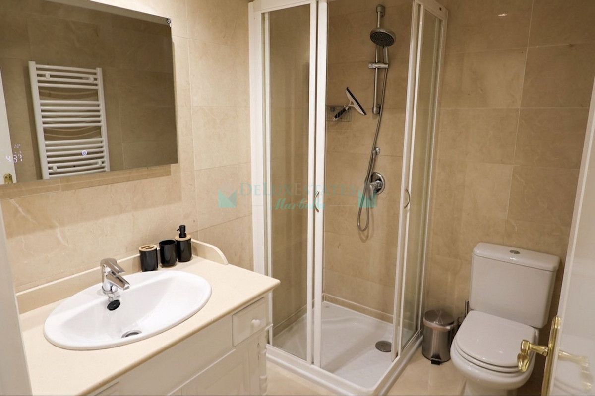 Apartment for sale in Los Arqueros, Benahavis