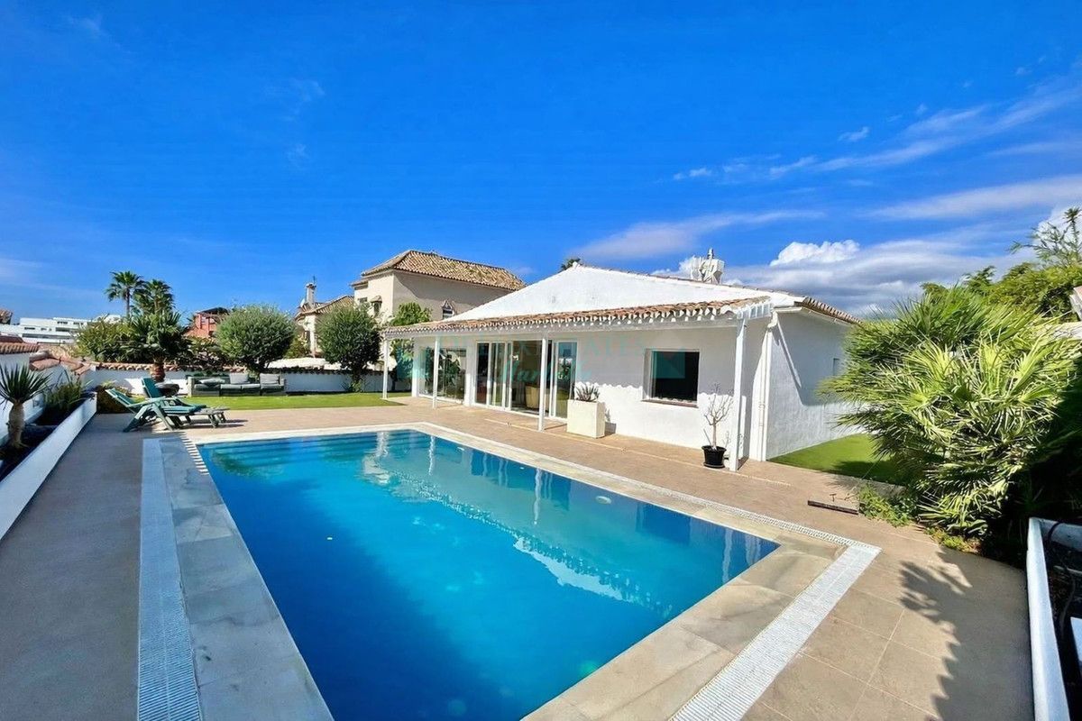Villa for sale in San Pedro de Alcantara