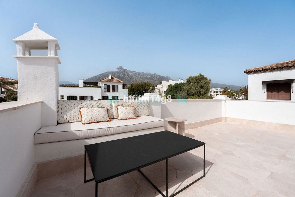 Town House for sale in Marbella Golden Mile