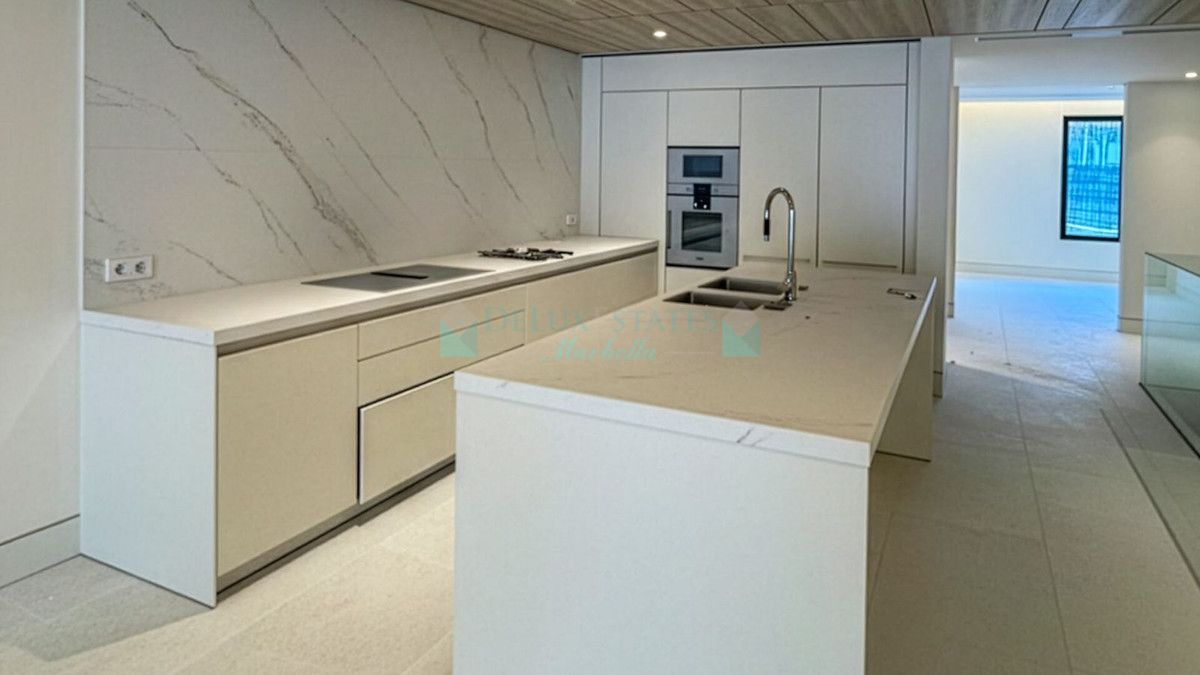 Ground Floor Apartment for sale in Marbella Golden Mile