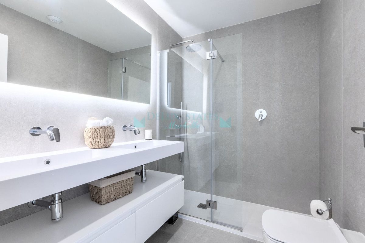 Apartment for sale in Los Altos de los Monteros, Marbella East