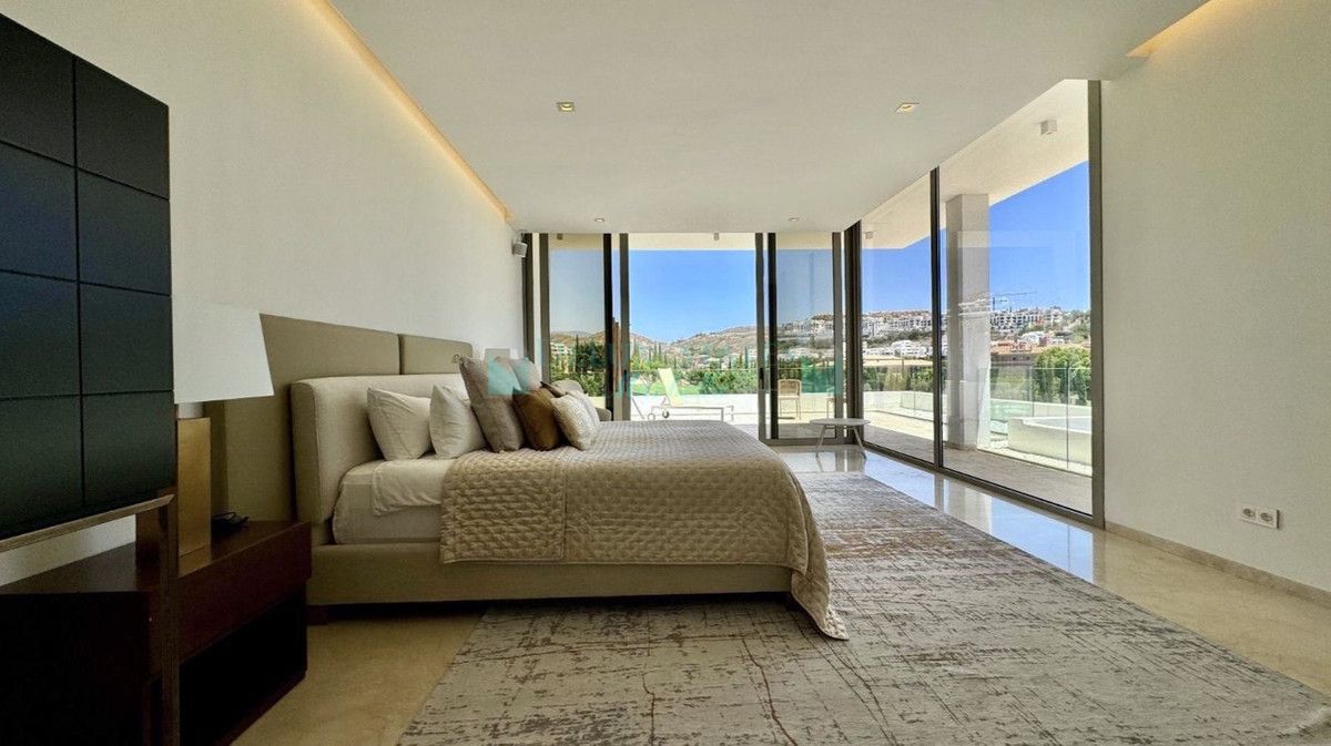 Villa for sale in Los Flamingos, Benahavis