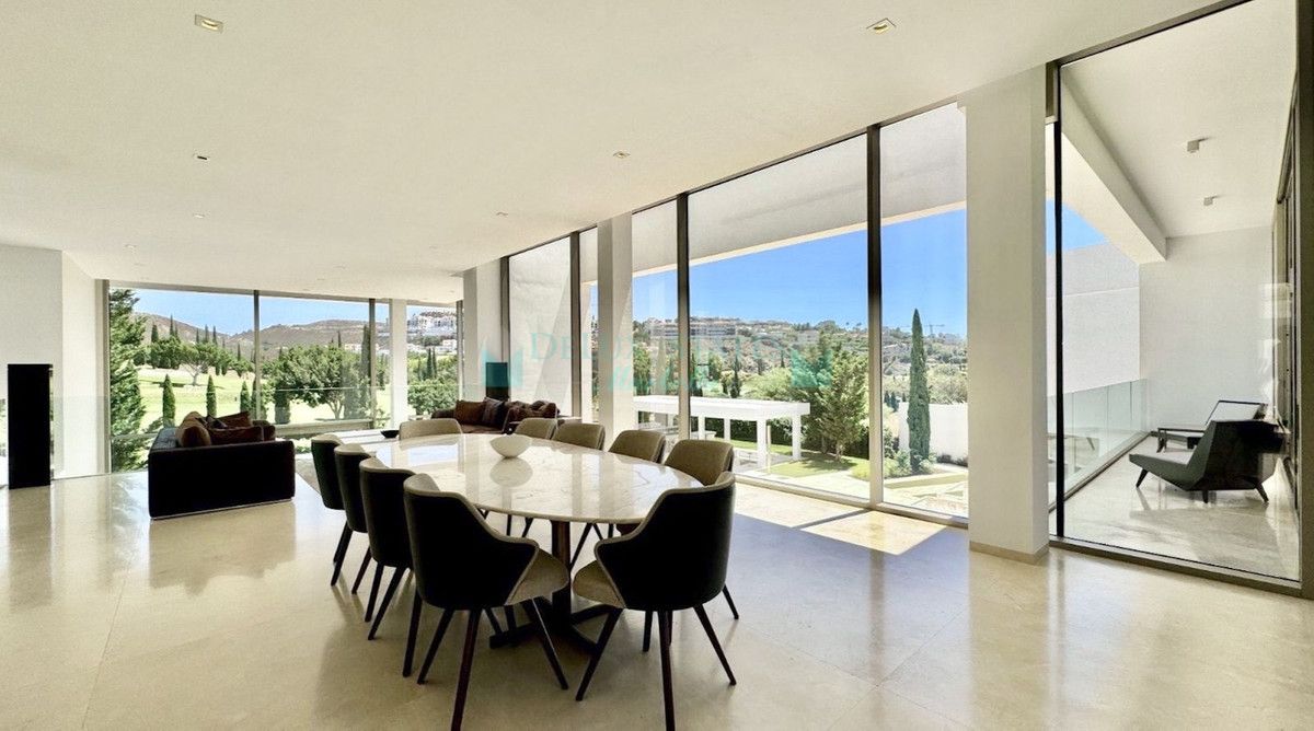 Villa for sale in Los Flamingos, Benahavis