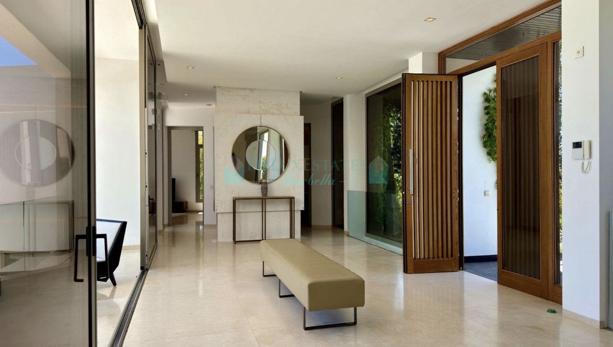 Villa for sale in Los Flamingos, Benahavis