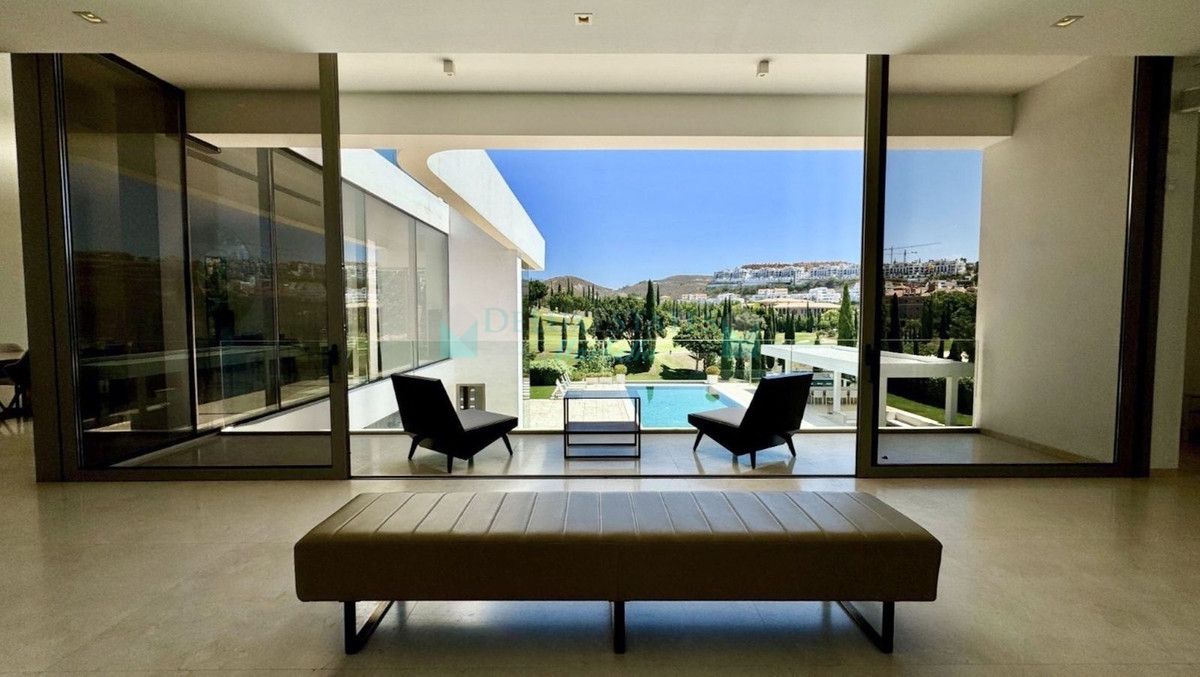 Villa for sale in Los Flamingos, Benahavis