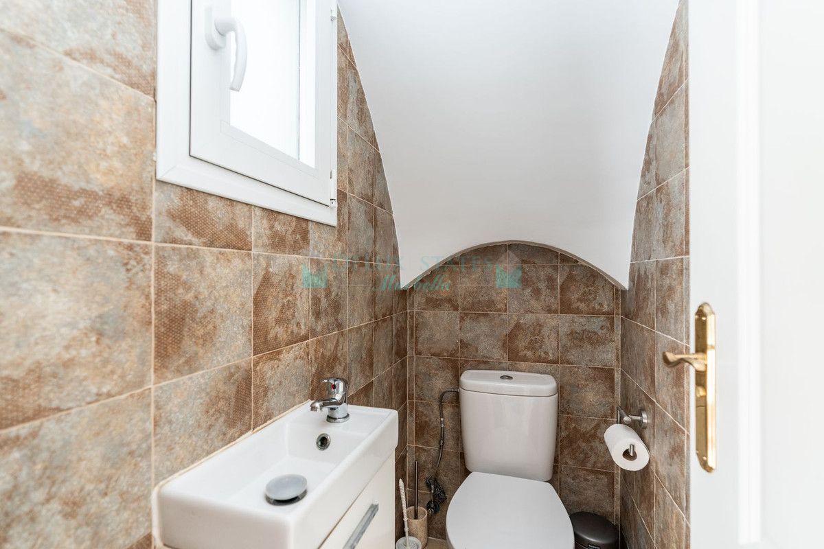 Adosado en venta en Costabella, Marbella Este