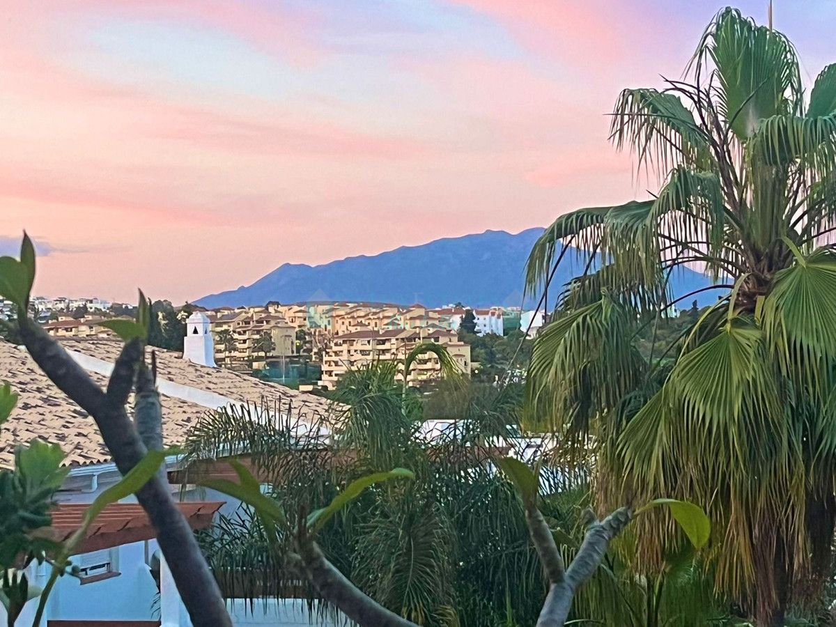 Apartment for sale in Estepona