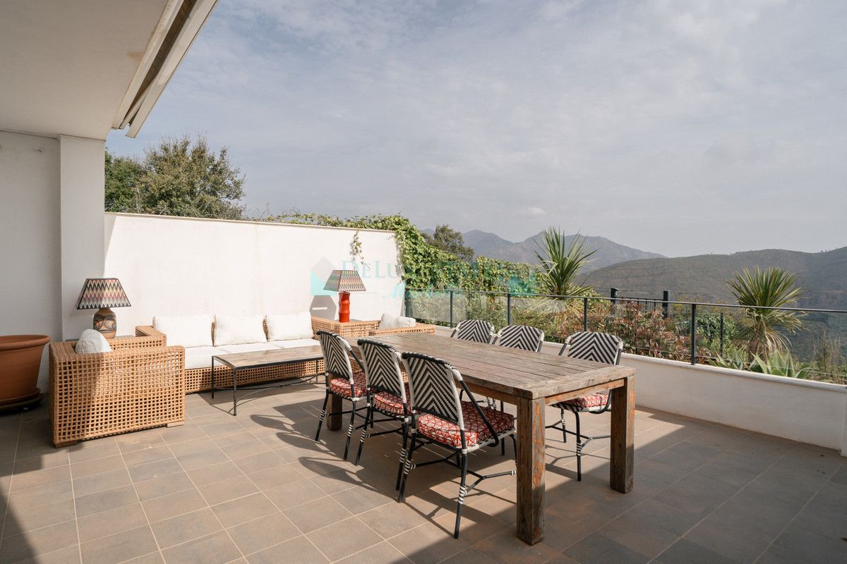 Semi Detached Villa for sale in La Mairena, Marbella East