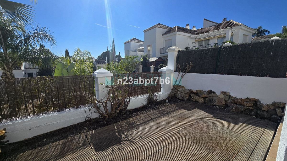 Ground Floor Apartment for sale in Nueva Andalucia