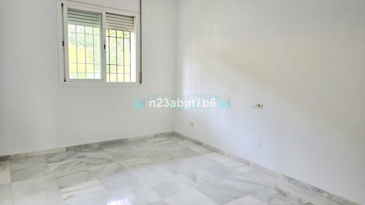 Ground Floor Apartment for sale in Nueva Andalucia