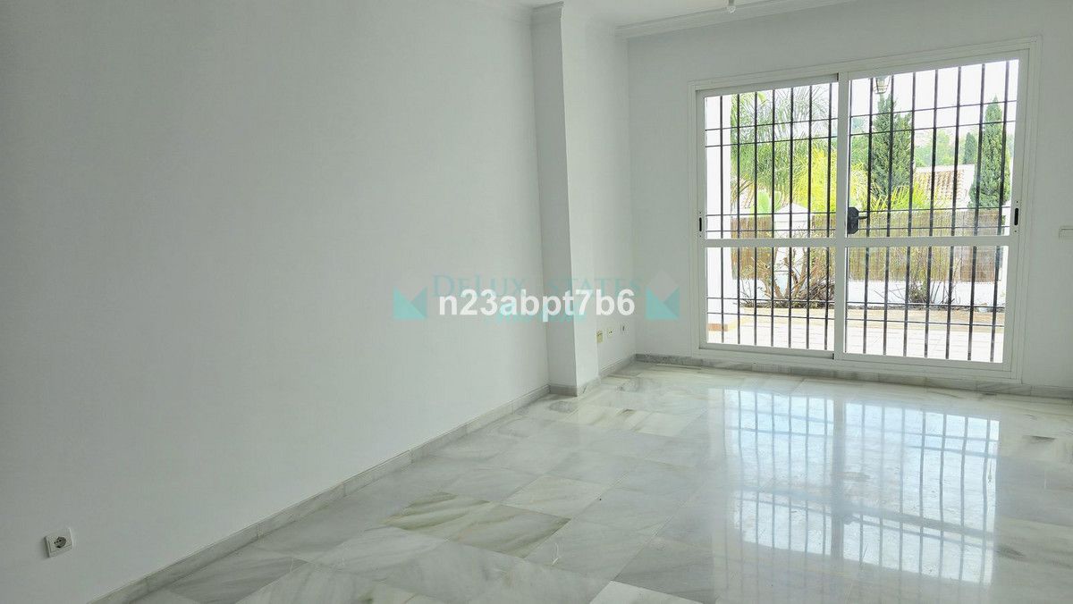 Ground Floor Apartment for sale in Nueva Andalucia