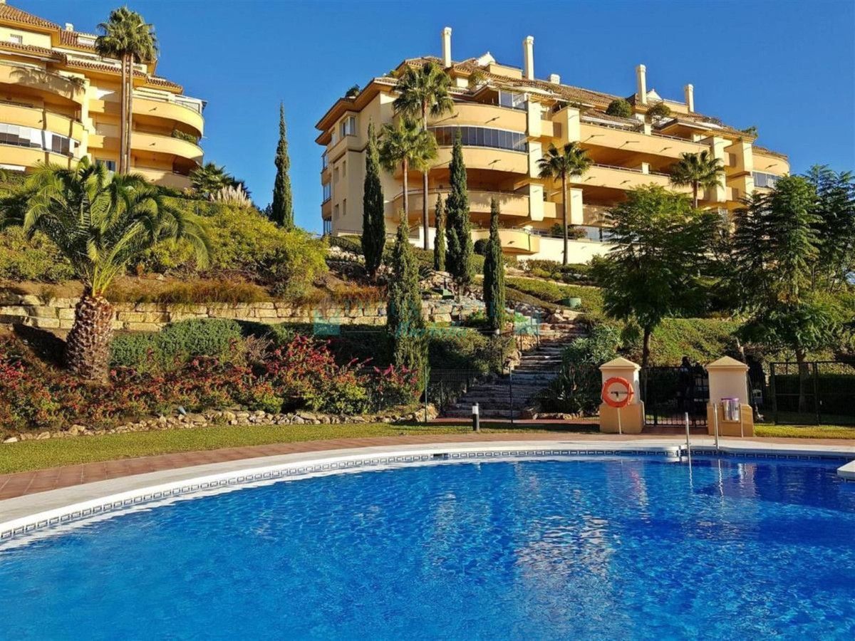 Penthouse for sale in Elviria, Marbella East