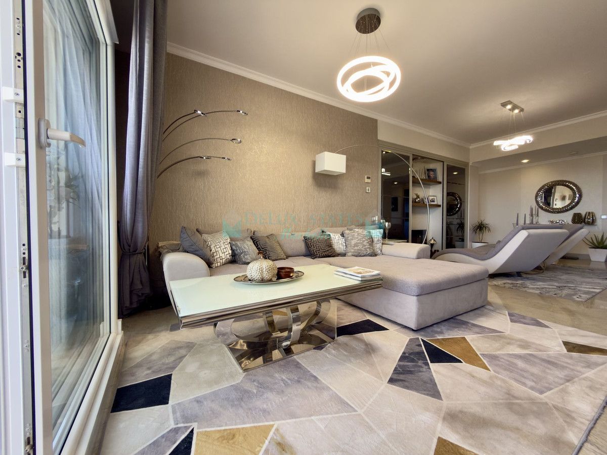 Penthouse for sale in Elviria, Marbella East