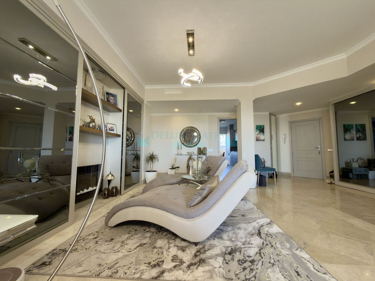 Penthouse for sale in Elviria, Marbella East